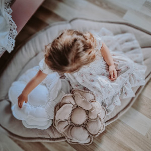 Lniany kwiatek dekoracyjny naturalny – ozdoba ścienna 100% len