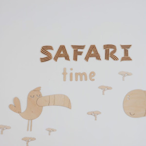 Drewniany napis Safari Time – dekoracja do pokoju dziecka