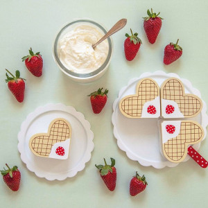Drewniany waflowy tort - zabawka drewniana dla dzieci