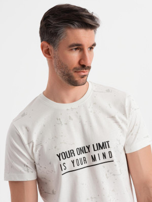 Męski t-shirt z nadrukiem i okrągłym dekoltem – biały V1 OM-TSFP-0187