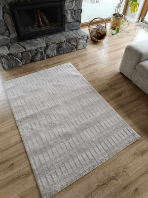 Dywan nowoczesny pluszowy,kolor beżowy 160x230cm z krótkim miękkim włosiem.