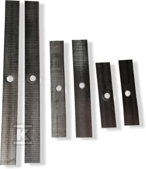 Taśma aluminiowa pocięta w odcinkach po 4,5cm z otworem na gwóźdź