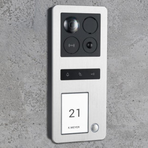BALTER ERA Silver IP Aufputz-Türstation für 1 Teilnehmer, Full HD, 2-Draht BUS, IR, 180° Ultra-Weitwinkelkamera, RFID