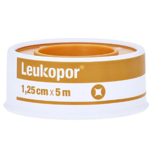 Leukopor, przylepiec w rolce do mocowania wszelkiego rodzaju opatrunków na skórze wrażliwej - 1 szt. - 1.25cmX5m