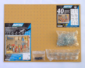 MOTTEZ - Kit panneau perforé isorel composé d'un panneau isorel + 1 lot de 40 crochets universels pour panneau perforé + 1 sachet de distanceurs + 1