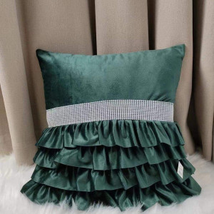 Elegancka butelkowa zieleń poszewka welurowa z falbanką i cekinowym paskiem Glamour 45x45