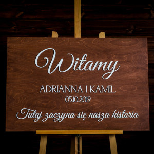 Ślubna tablica powitalna 60x90 cm z napisem "Witamy, Tutaj zaczyna się nasza historia"