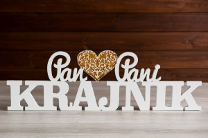 Drewniany Napis na stół weselny - Pan, Pani + NAZWISKO z sercem