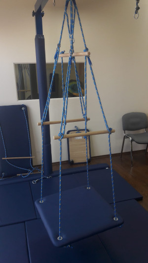 Huśtawka terapeutyczna ze stabilizatorem