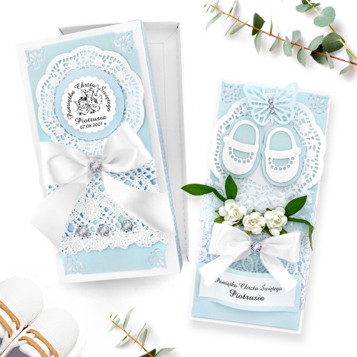 Kartka na chrzest DL z bucikami w pudełku z personalizacją - Pielgrzymka