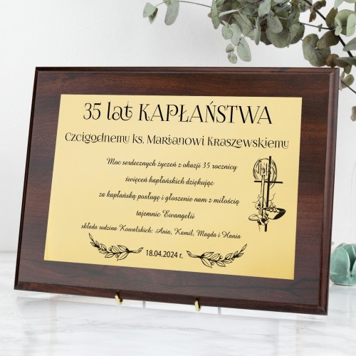 Certyfikat w drewnie z nadrukiem na jubileusz kapłaństwa - Czcigodny