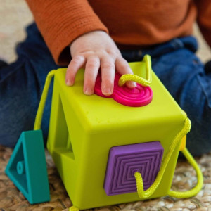 Fat Brain Toys sorter dla dzieci OombeeCube