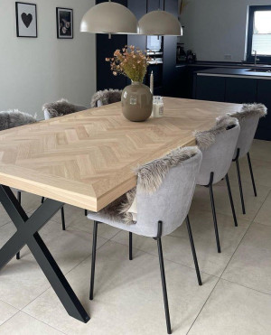 Volden Fishbone Tisch mit X-Beinen