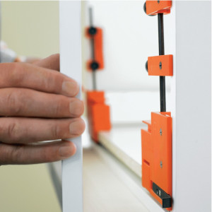 NOTRE SELECTION Poigné gabarit pour coulisse à galet /corps de meuble LMC POI3500