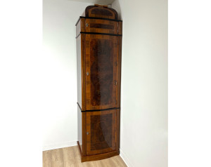 Stilvoller Schrank im Biedermeier- und Art-Déco-Stil