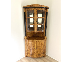 Eckvitrine – Eleganz mit Charakter (V11C)