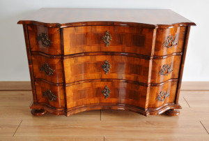 B24 Barock Kommode
