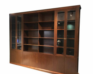 E5 Wunderschöne Bibliothek aus Nussholz