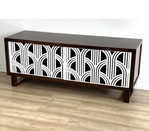 Modernistischer Fernsehschrank mit durchbrochenen Fronten ,,Leipzig 150 cm"