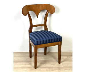 Biedermeier-Stuhl mit gewölbter Rückenlehne (K24)
