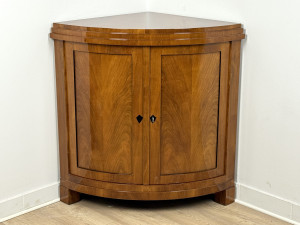 B18 Biedermeier Eckkommode