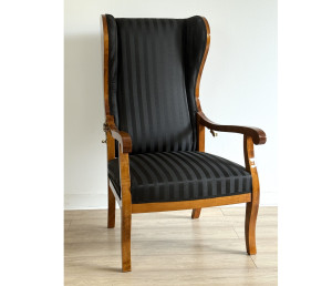 F37A - Biedermeier Ohrensessel aus Kirschbaum
