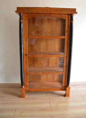 V26 Vitrine mit Säulen Biedermeier Kirsche