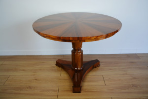 T36 Biedermeier runder Tisch aus Nussbaum