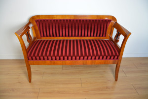A24 Biedermeier Sofa mit Lyra