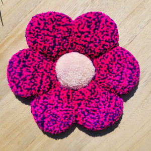 Ozdoba Ø20cm. Kwiatek - tufting - różowy