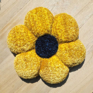 Ozdoba Ø20cm. Kwiatek - tufting - żółty