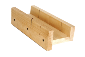 Skrzynka uciosowa drewniana 300x80 mm przedłużony bok