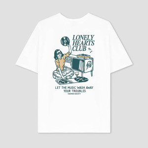 Kaotiko Lonely Hearts Organic Cotton White T-shirt AQ070-01S-G002