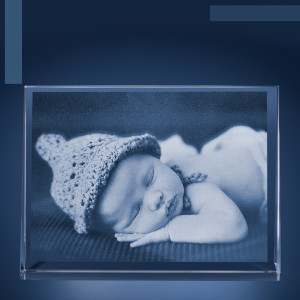2D-Fotogravur im Glasprisma – Einzigartiges Foto-Geschenk aus Kristallglas, Größe L, 10x13,5x3,5cm, Querformat | LOOXIS