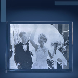 2D-Fotogravur im Glasprisma – Einzigartiges Foto-Geschenk aus Kristallglas, Größe XXL, 15x20x3,8cm, Querformat | LOOXIS