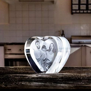 Personalisierte 2D-Fotogravur im Glasherz – Dein Bild im Kristall Herz L verewigt als Geschenk zum Hochzeitstag, Muttertag, Valentinstag | LOOXIS