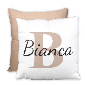 Personalisierbares Namenskissen mit farbiger Rückseite – Dein Name im eleganten Design als Geschenk, 40x40cm, Farbe Cappucino | LOOXIS