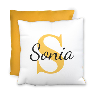 Personalisierbares Namenskissen mit farbiger Rückseite – Dein Name im eleganten Design als Geschenk, 40x40cm, Farbe Honiggelb | LOOXIS