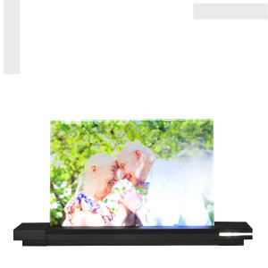 Glasbild in Farbe mit Beleuchtung – Set aus Fotoglas & LED Leuchtsockel, dein Lieblingsbild auf Glas verewigt, Größe S im Querformat | LOOXIS