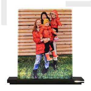 Glasbild in Farbe mit Beleuchtung – Set aus Fotoglas & LED Leuchtsockel, dein Lieblingsbild auf Glas verewigt, Größe XL im Hochformat | LOOXIS