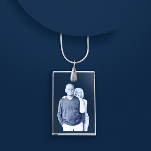 Personalisierter Glasanhänger mit Laser-Fotogravur und 925er Silberkette zum Jahrestag, Hochzeitstag oder Valentinstag | LOOXIS
