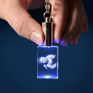 Personalisierter Glasfoto-Schlüsselanhänger mit blauer LED-Beleuchtung, Querformat – Dein Foto als Lasergravur, ein tolles Geschenk | LOOXIS
