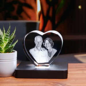 Hochwertiges 3D Glasfoto mit Lasergravur im Glasherz – Individuelles Liebes-Geschenk zum Muttertag oder Valentinstag | 9x10x6cm | LOOXIS
