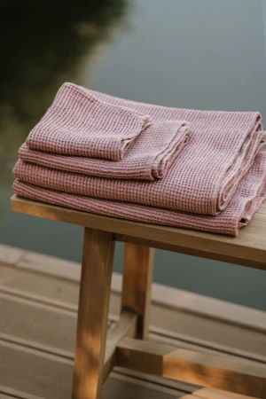 RĘCZNIK DO SAUNY LEN WAFEL NATURAL RASPBERRY