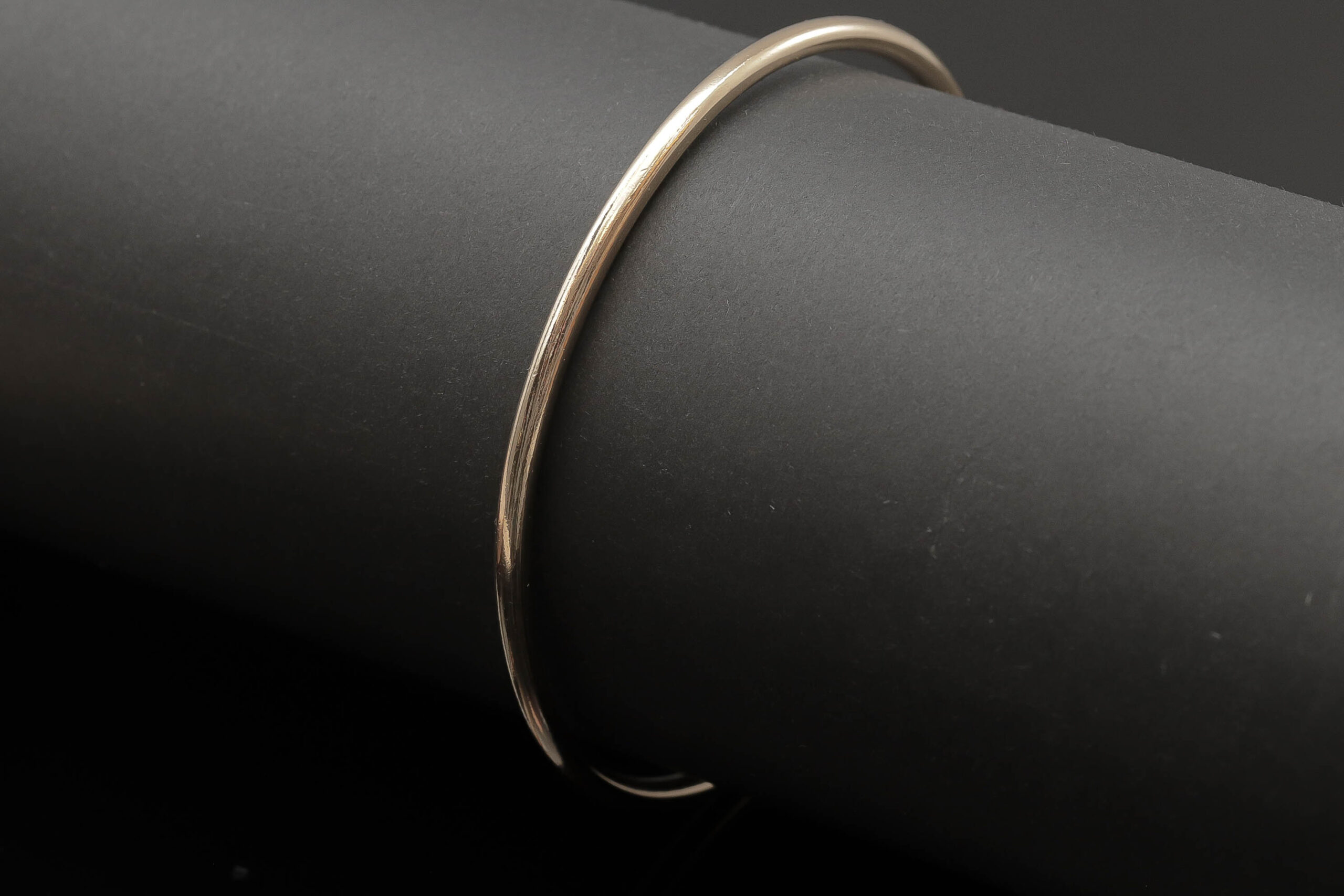 Sero Guld Massiv armring i 18 karat guld