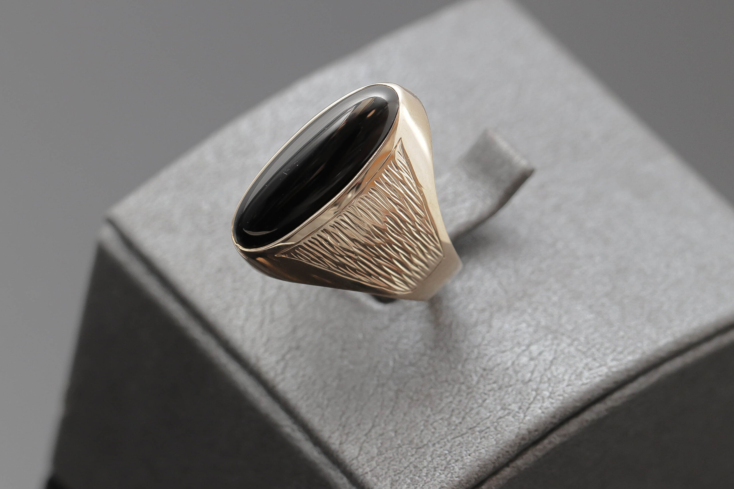 Sero Guld Dame ring med sort onyx sten i 14 karat