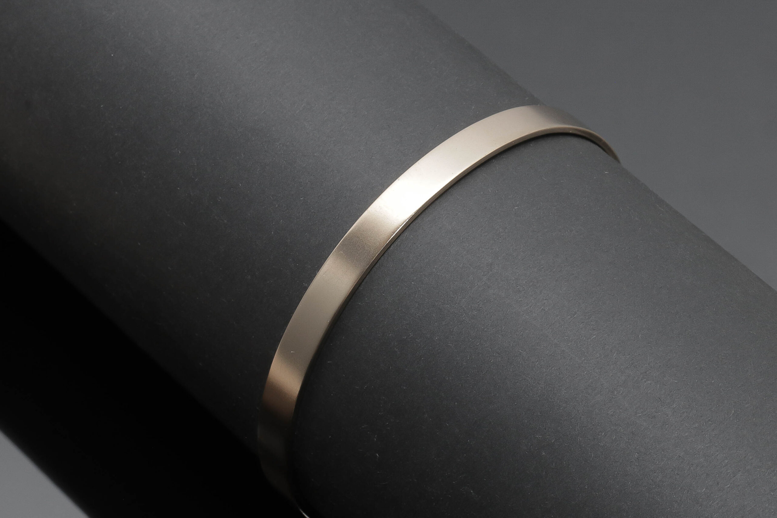 Sero Guld Flad armring i 14 karat guld