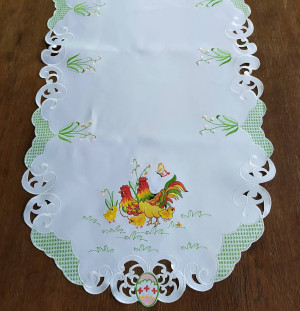 Wielkanocny bieżnik 60x120 w kolorze białym z wyhaftowaną kurzą rodziną