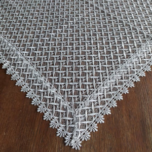 Gipiurowa serweta 85x85 w kolorze szarym