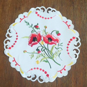 Serwetka o średnicy 30 cm w kolorze białym z czerwonymi makami